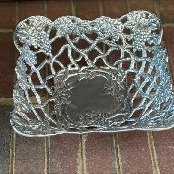 Arthur Court Silver Metal Lattice Grape Leaf Serving Decorative Bowl - Picture 6 of 13